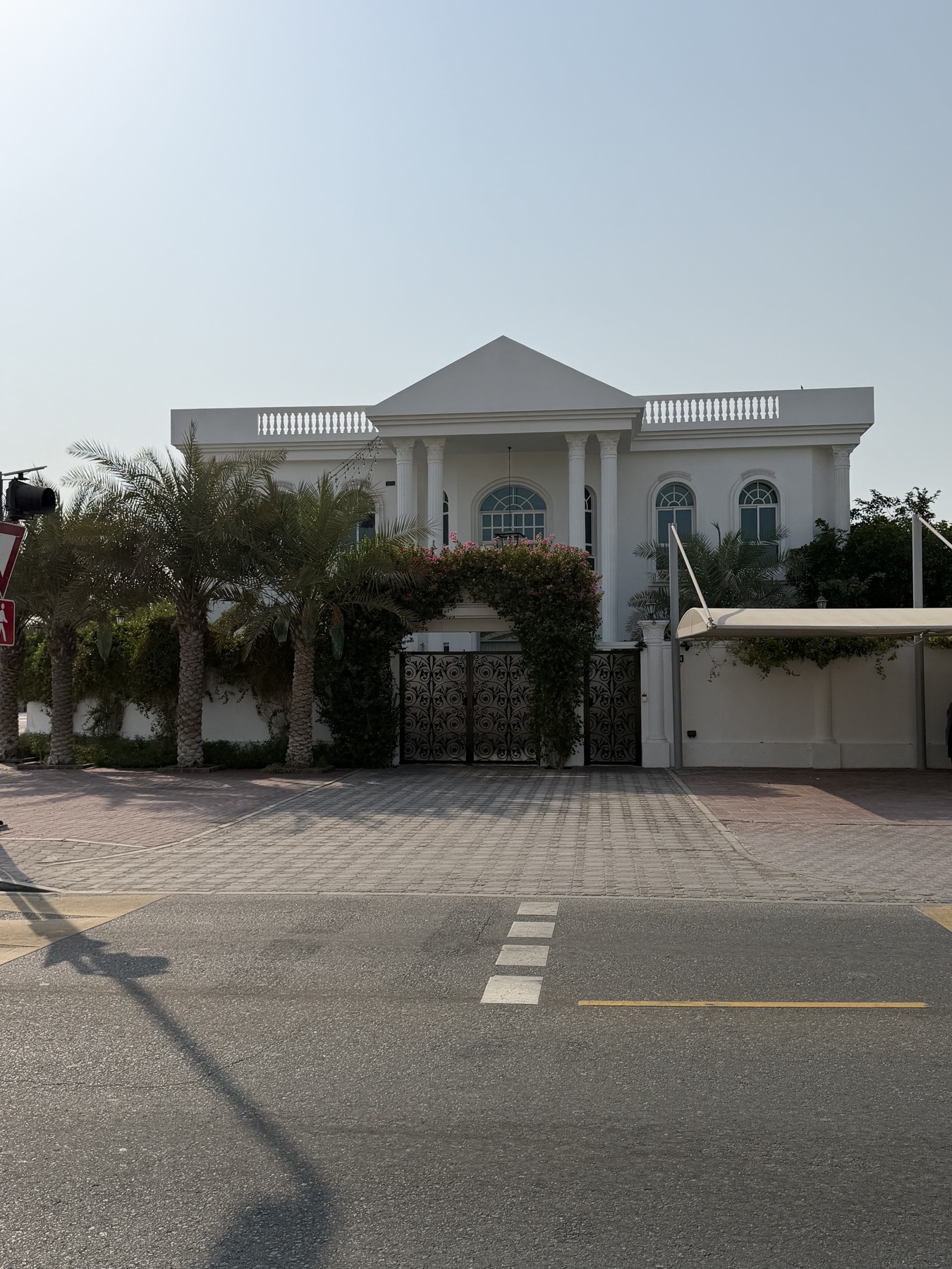 Contemporary private villa in Jumeirah, Dubai